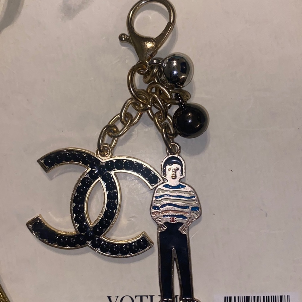 Authentic New Chanel purse tag